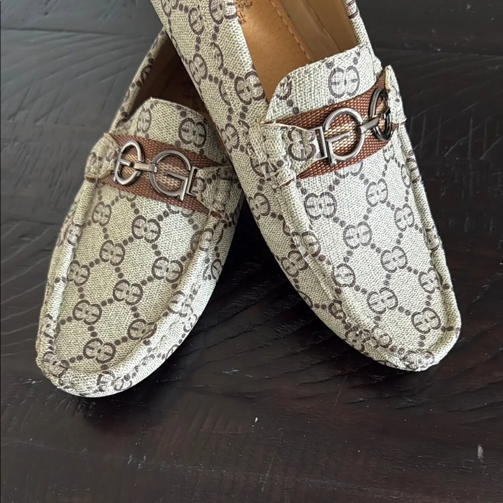 Total shoes Cream and Brown Dress Shoes with Monogram Print